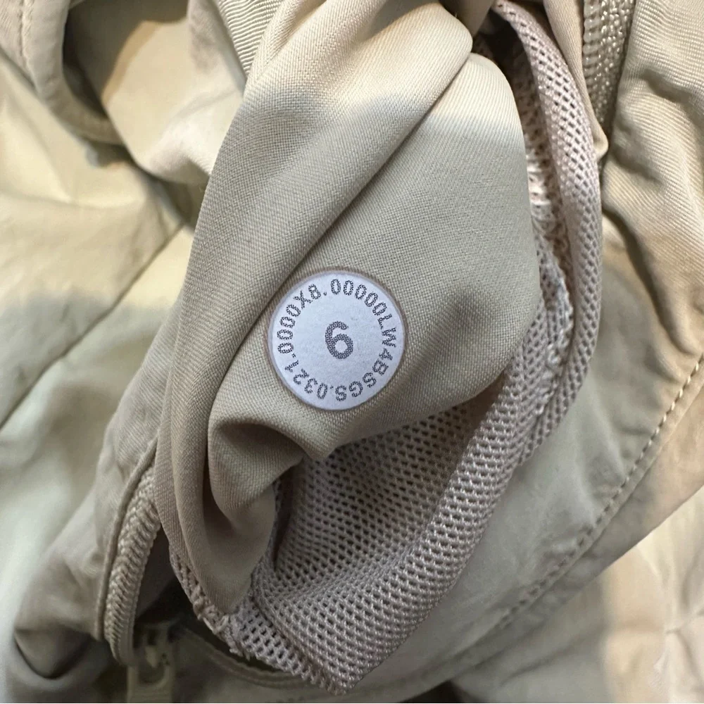 Lululemon Dew Green Always Effortless long Sleeve jacket size 6 windproof